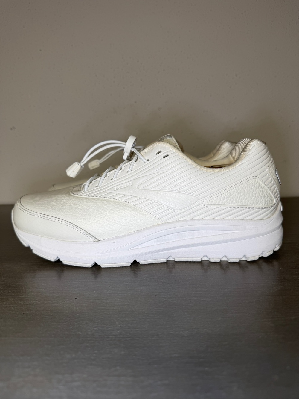 Brooks Addiction Walker 2 Women's 10.5 D Off White Leather Sneaker Excellent Cd - Picture 3 of 12